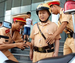 Tiễn biệt cậu bé ung thư mơ làm CSGT trong nước mắt