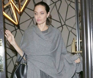 Angelina Jolie gầy gò, chỉ còn 35 kg sau ly hôn Brad Pitt