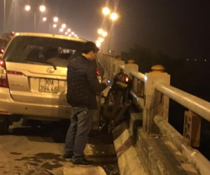 Hà Nội: Nam sinh viên bị ô tô đâm bay khỏi cầu Thanh Trì