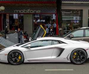 Lamborghini Aventador đầu tiên Việt Nam đổi màu