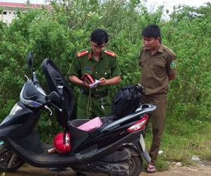 Cô gái đuối nước ở hồ đá làng đại học