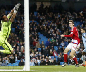 Man City đánh rơi chiến thắng vì bàn thua ở phút bù giờ