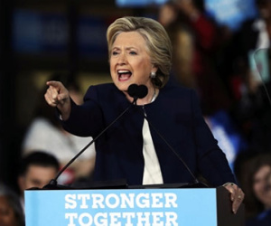 Những bước chạy nước rút cuối cùng của Trump và Clinton