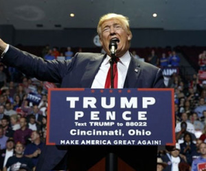 Donald Trump và chiêu nước rút kịch tính