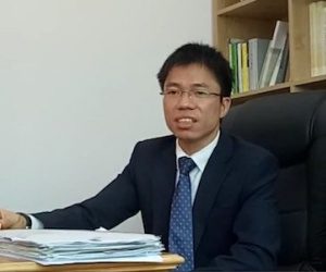 Hiệu trưởng đứng trên bàn chửi bới học viên: Người trong cuộc nói gì?