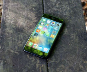iPhone 7/ 7 Plus tại Việt Nam: Bên đua nhau khuyến mại, bên xuống giá không phanh