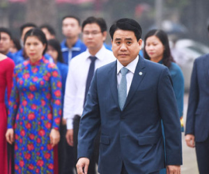 Lãnh đạo Hà Nội đặt vòng hoa tưởng niệm tại tượng đài Lê Nin