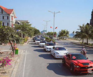 Người đẹp Hạ Long được chồng doanh nhân mang siêu xe và dàn 21 tráp "khủng" đến đám hỏi