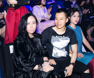 Phượng Chanel gây chú ý khi liên tục xuất hiện trên ghế Vip VIFW