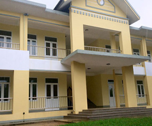 Chưa đóng tiền xây dựng, học sinh bị bêu tên trên loa phát thanh
