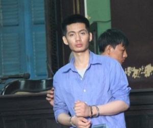 Đâm chết 2 người vì bênh bạn gái mới