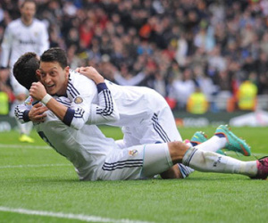 Oezil hoàn thiện hơn nhờ Ronaldo