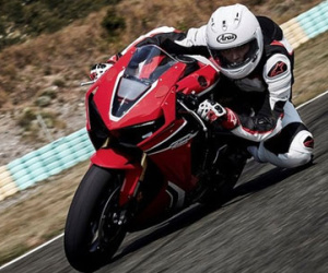 Honda CBR1000RR Fireblade 2017 trình làng, tăng công suất, nâng cấp ngoại hình