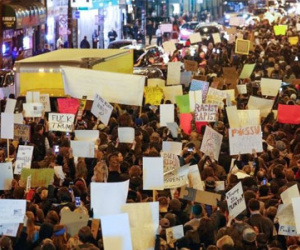 Biểu tình chống ông Trump vẫn tiếp diễn khắp nước Mỹ