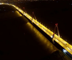 Hà Nội: Chiếu sáng cầu Nhật Tân bằng đèn led đổi màu