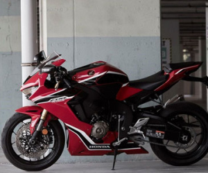 Honda trình làng siêu môtô CBR1000RR 2017 bản tiêu chuẩn