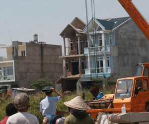Máy ép cọc công trình cuốn chết nam công nhân