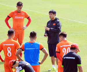 Nóng: Hữu Thắng chỉ loại 4 cầu thủ trước giờ lên đường dự AFF Cup