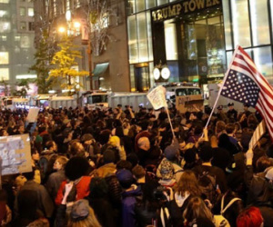 Biểu tình chống Donald Trump lan rộng khắp nước Mỹ