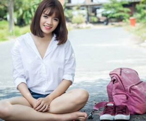 Gặp cô gái xinh đẹp có sức mạnh "bê cả thế giới lên giường"