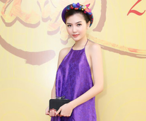 Nữ hoàng sắc đẹp Ngọc Duyên diện váy yếm dự họp báo