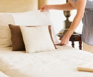 Nữ nhân viên dọn phòng lấy 60 triệu đồng của khách