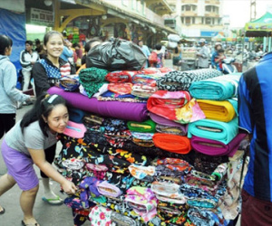 Tiểu thương hối hả dời chợ cổ lớn nhất Sài Gòn