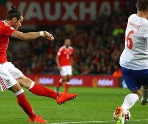 Bale ghi bàn, nhưng không đủ cứu Wales khỏi đà xuống dốc
