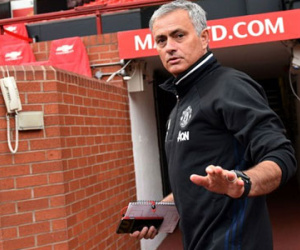 Bị chửi không lo, được Mourinho khen mới chết