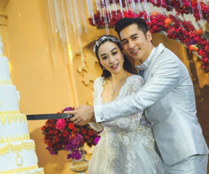 Sao nữ gốc Việt rạng rỡ bên chồng, con riêng ở hôn lễ lần 3