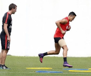 Alexis Sanchez lại khiến HLV Wenger điên tiết