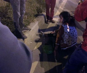 Hà Nội: Va chạm với ô tô, nữ sinh viên bị hất văng lên không