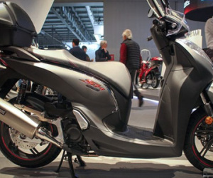 Honda SH 300i 2017 thêm màu thể thao