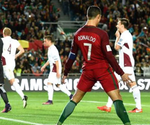 Ronaldo lập tuyệt phẩm vô lê, Bồ Đào Nha đại thắng ở vòng loại World Cup