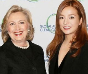Triệu Vy, Lý Liên Kiệt vướng nghi vấn góp quỹ cho bà Hillary
