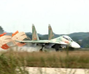 Xem Su-30MK2 Việt Nam huấn luyện bay chuyển trường