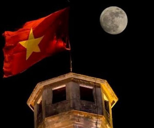 Dân mạng Việt chia sẻ ảnh chụp siêu trăng lớn nhất 70 năm