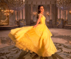 Emma Watson đẹp hút hồn trong trailer "Beauty and the beast"