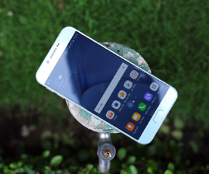 Galaxy A8 2016 xanh ngọc xách tay về VN, giá 9 triệu đồng