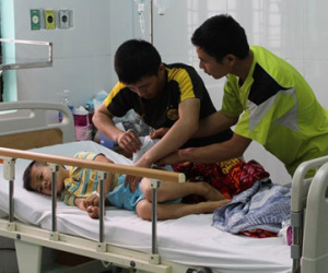 Bé 8 tuổi ngộ độc tử vong, nghi do ăn mì gói