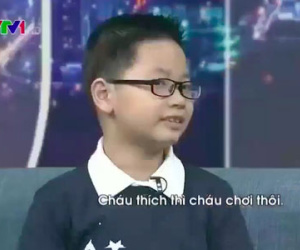 Cậu bé "thần đồng" 3 tuổi tự học tiếng Anh, 7 tuổi nói trôi chảy và 8 tuổi có trình độ ngang HS cấp 3!