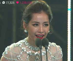 Chi Pu tự tin nói tiếng Anh khi nhận giải thưởng tại Asia Artist Awards