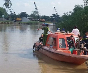 Đi rửa tay không may bị rơi xuống sông mất tích
