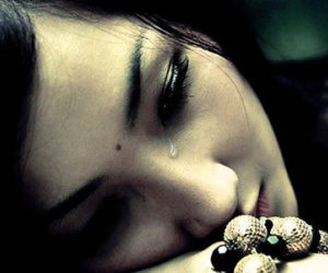 Giọt nước mắt muộn màng của người đàn bà "lẳng lơ"