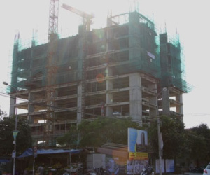 Làm nứt nhà dân, tòa nhà 31 tầng bị đình chỉ thi công