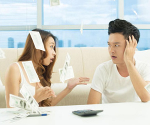 Lấy chồng chồng nuôi đã là việc hên xui cho nên hãy tiêu tiền của chồng hợp lý!