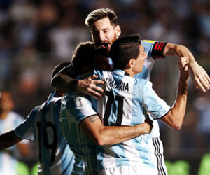 Messi tỏa sáng, Argentina thắng dễ Colombia