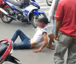 Thanh niên trộm xe máy bị kéo lê, đánh đập dã man giữa đường phố Sài Gòn