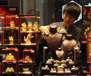 Đồng đôla lên đỉnh 14 năm kéo giá vàng đi xuống