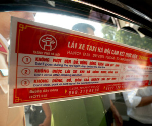 Hà Nội dán tem tài xế taxi không lấy tài sản của khách để quên